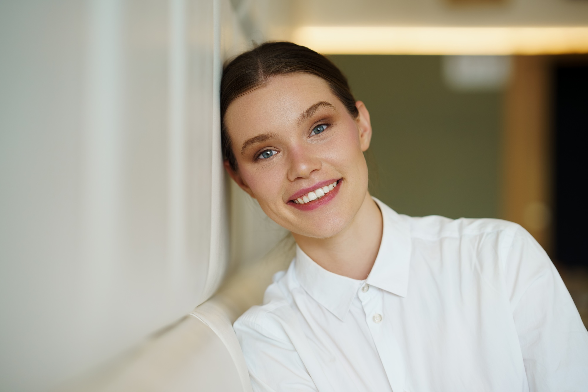 Beauty young woman in elegant clothes leaning on a cafeteria